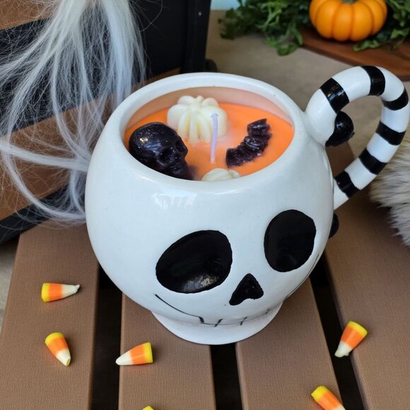 Handmade ✦ Boston Warehouse Skull Mug Candle ✦ Pumpkin Vanilla Coconut Soy Wax - Picture 3 of 8